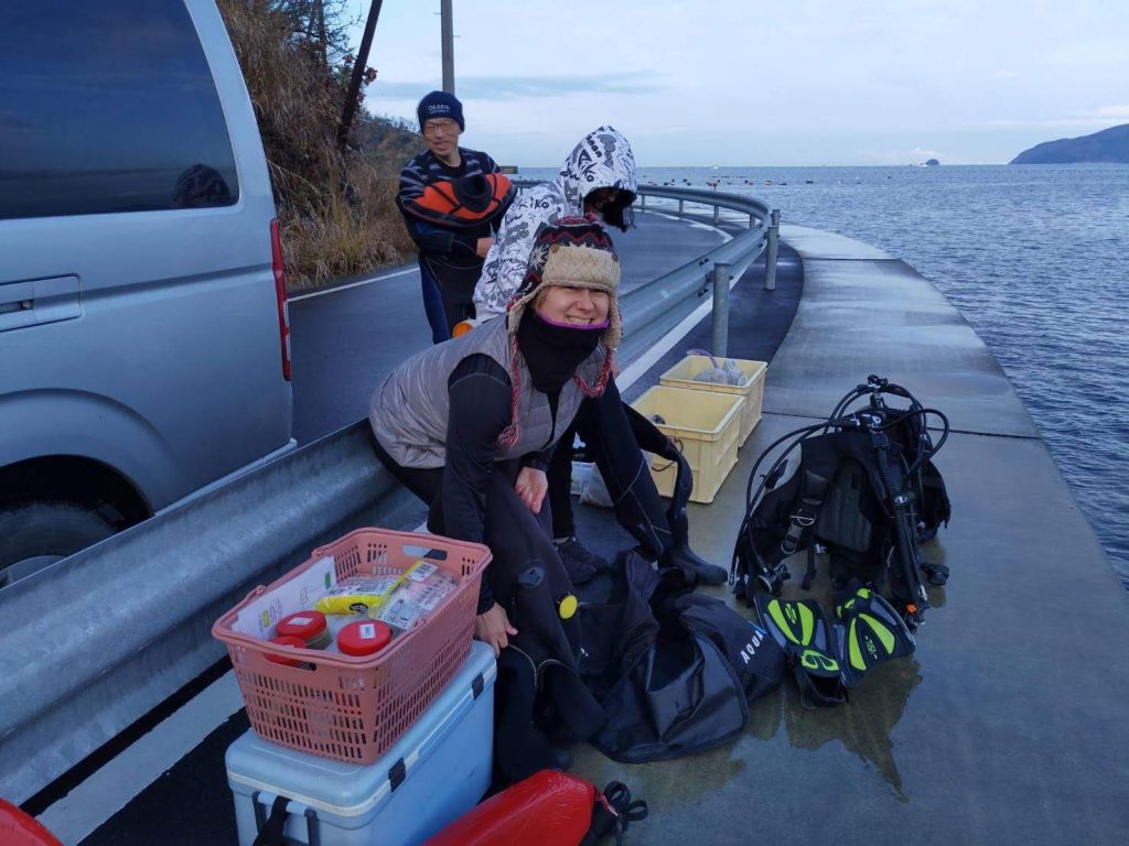 Jellyfish Expert Cheryl Ames preparing for research dive in Japan